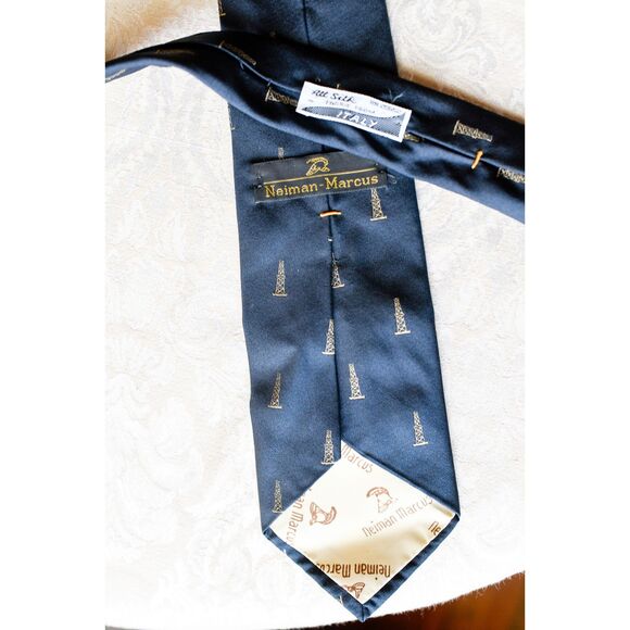 Italian Silk Oil Rig or Derrick Tie by Neiman Marcus Vintage Texas - Picture 4 of 6